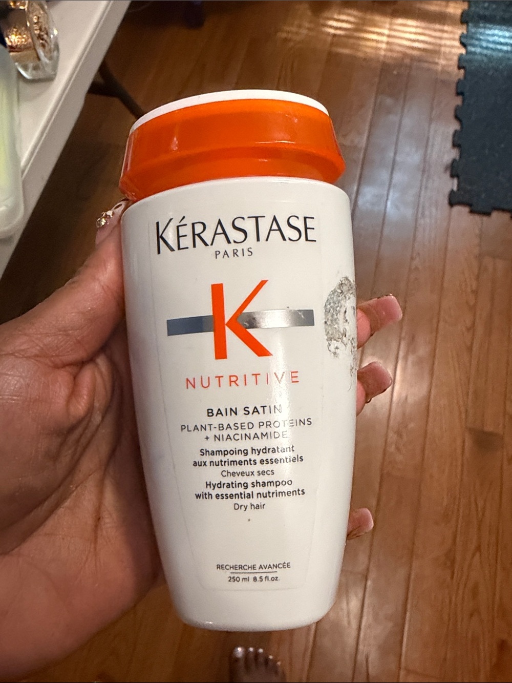 Kérastase Nutritive Bain Satin Hydrating Shampoo - Orange & White